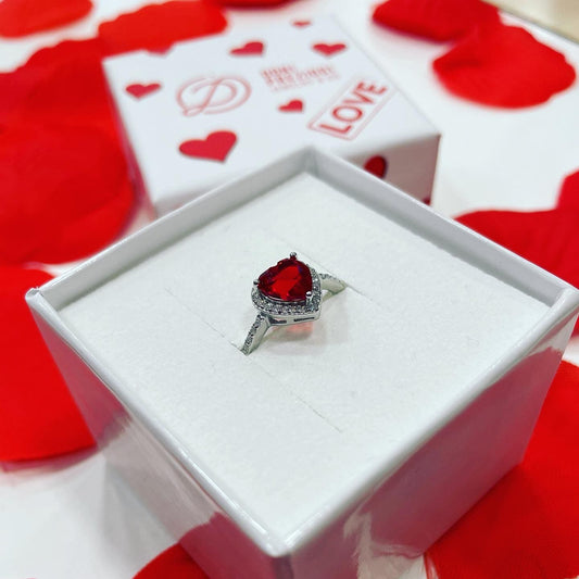 SOLITAIRE WOMAN RING WITH PAVEÉ HEART